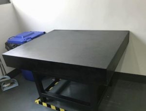 使用00級大理石平臺應(yīng)注意事項及工作面怎么修平